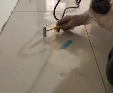 叙永瓷砖开裂维修公司专业分享瓷砖在铺贴前如果没有沥干水分，将会导致以下问题